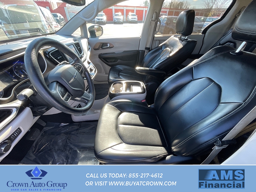 2020 Chrysler Voyager LXI's photo
